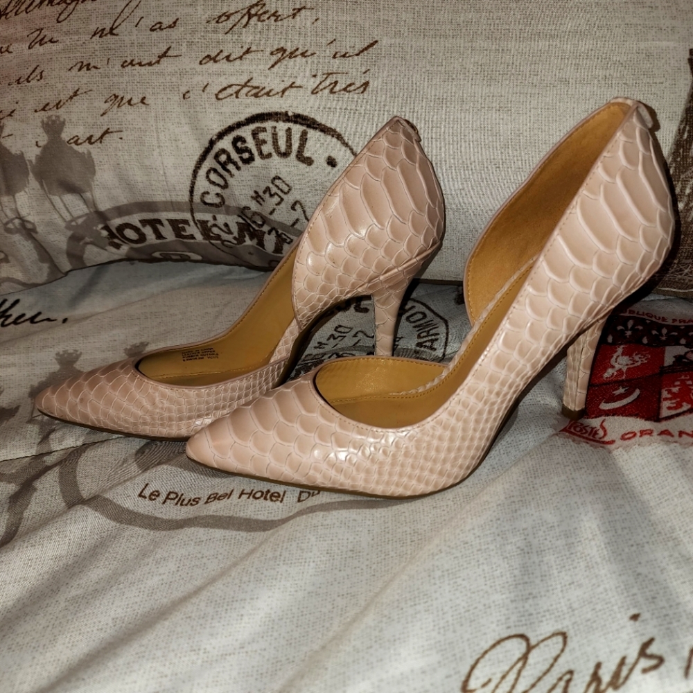 Michael Kors Snakeskin pumps